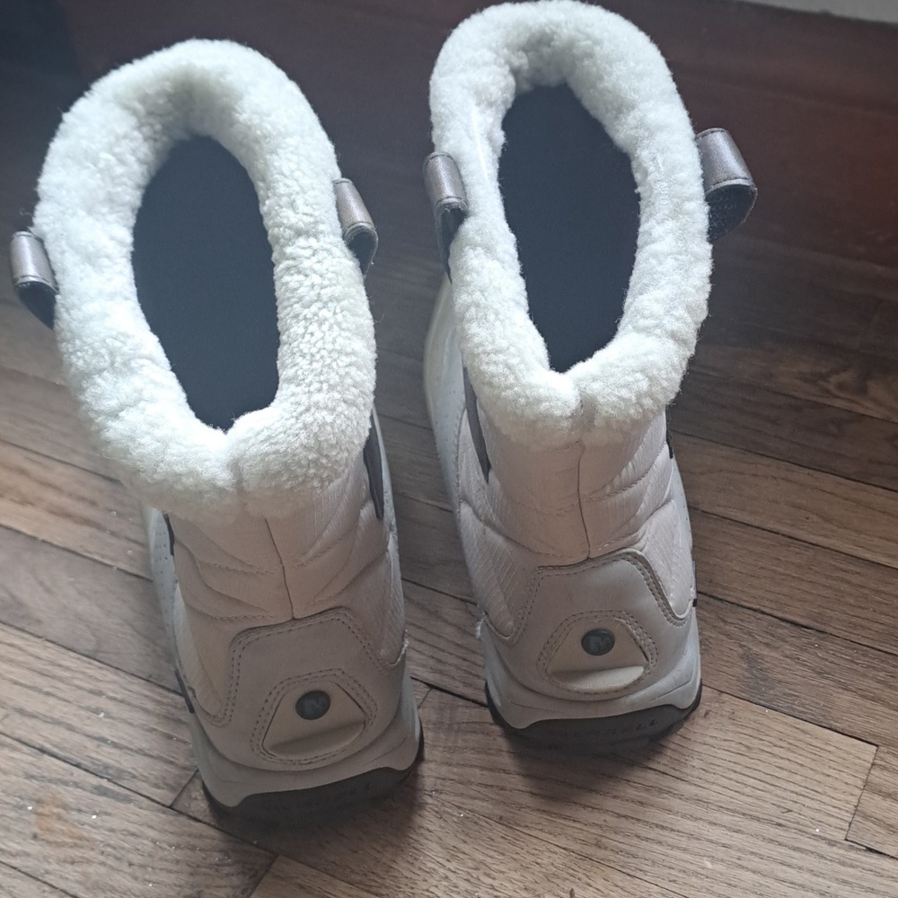 Merrell Waterproof 8.5 . - Picture 4 of 7